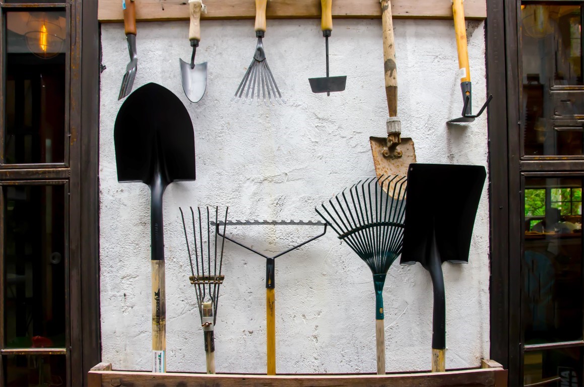 abri pour outils de jardinage