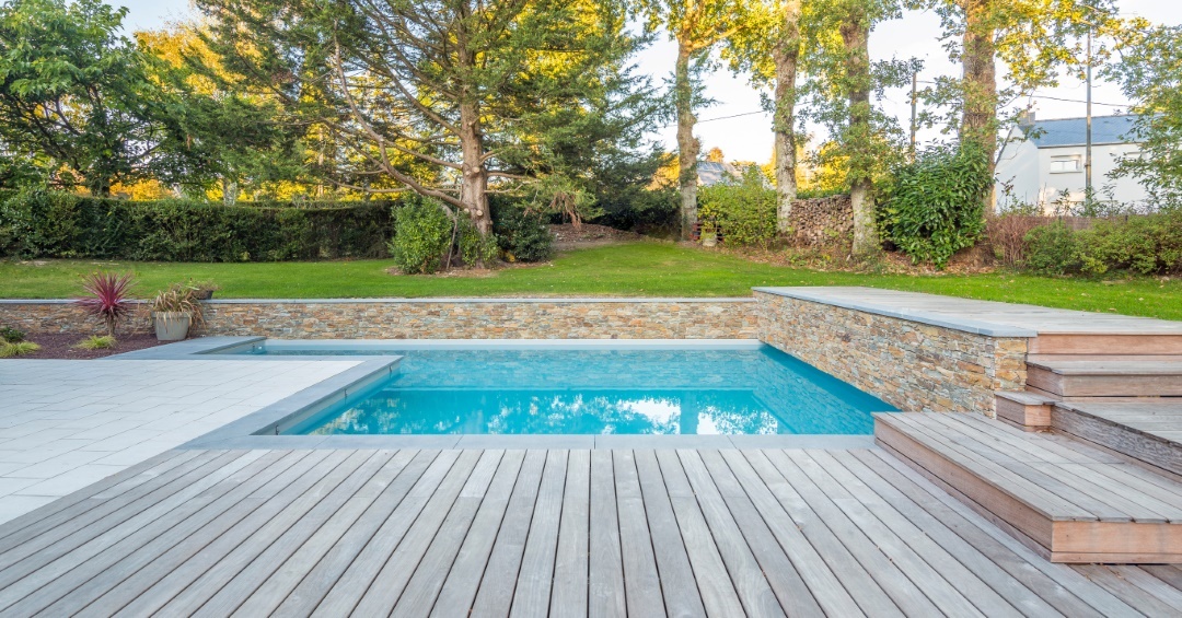 piscine enterrée terrasse bois